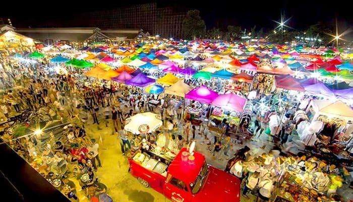 chợ đêm Phuket là nơi hội tụ những truyền thống độc đáo, ẩm thực đa dạng